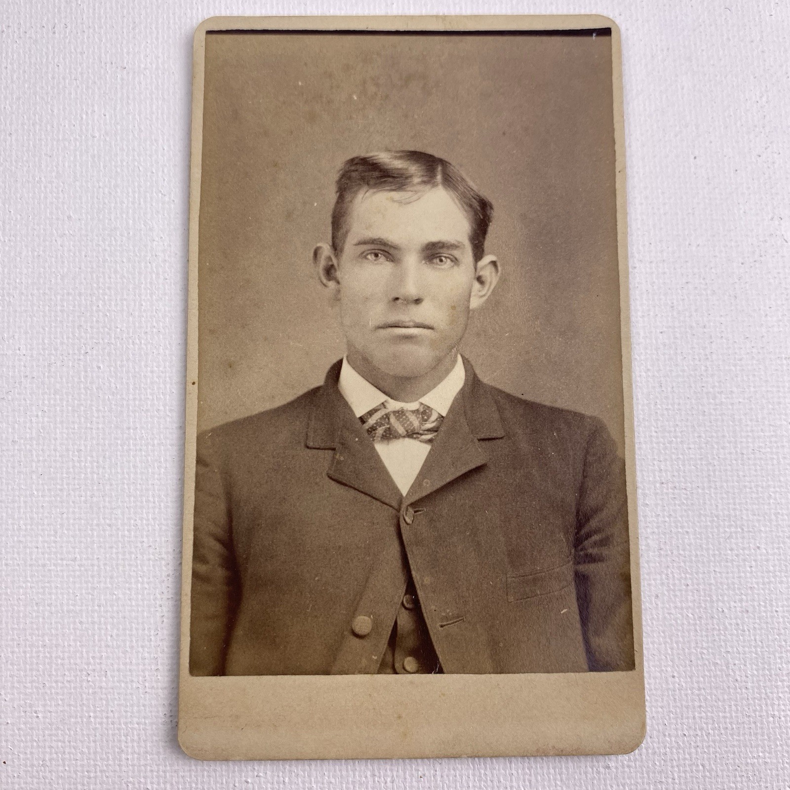 Antique CDV Photo Handsome Man Clean Shaven Striking Eyes