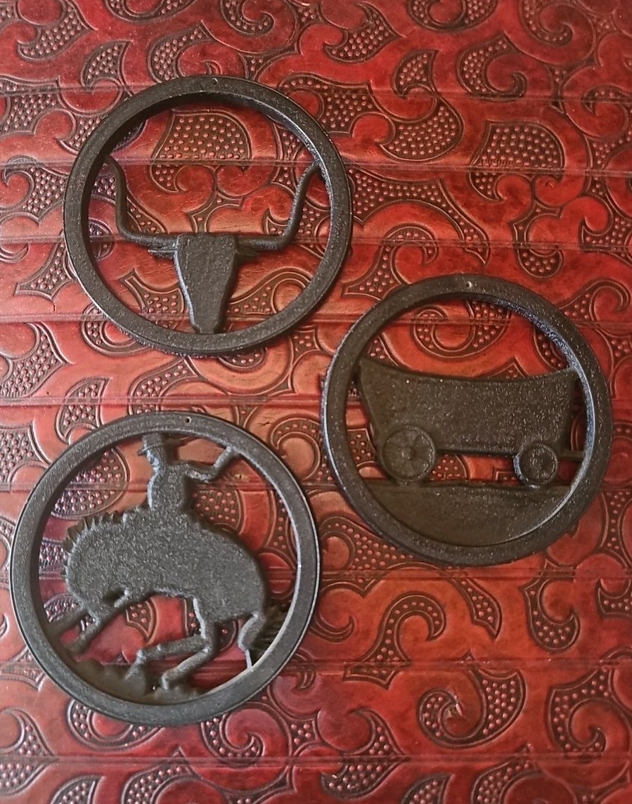 Vintage WESTERN COWBOY WAGON Longhorn SET Trivet SAN ANGELO METAL DIE CAST TEXAS