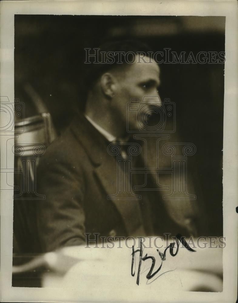 1928 Press Photo Ray Wenger in court - nef53537
