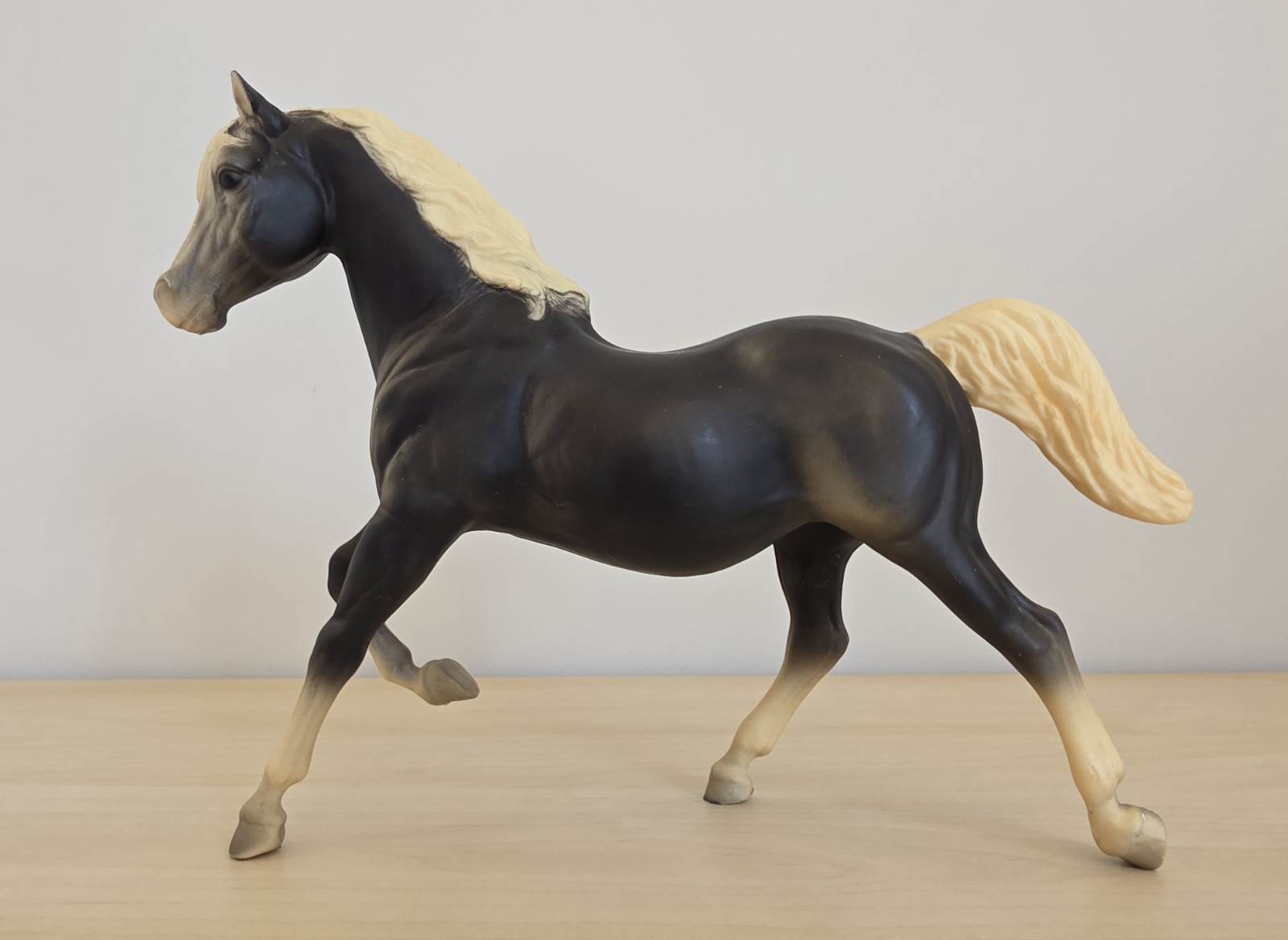 Breyer Traditional Model Horse RUNNING MARE Smoke Grey #121 Vintage 1961-1970