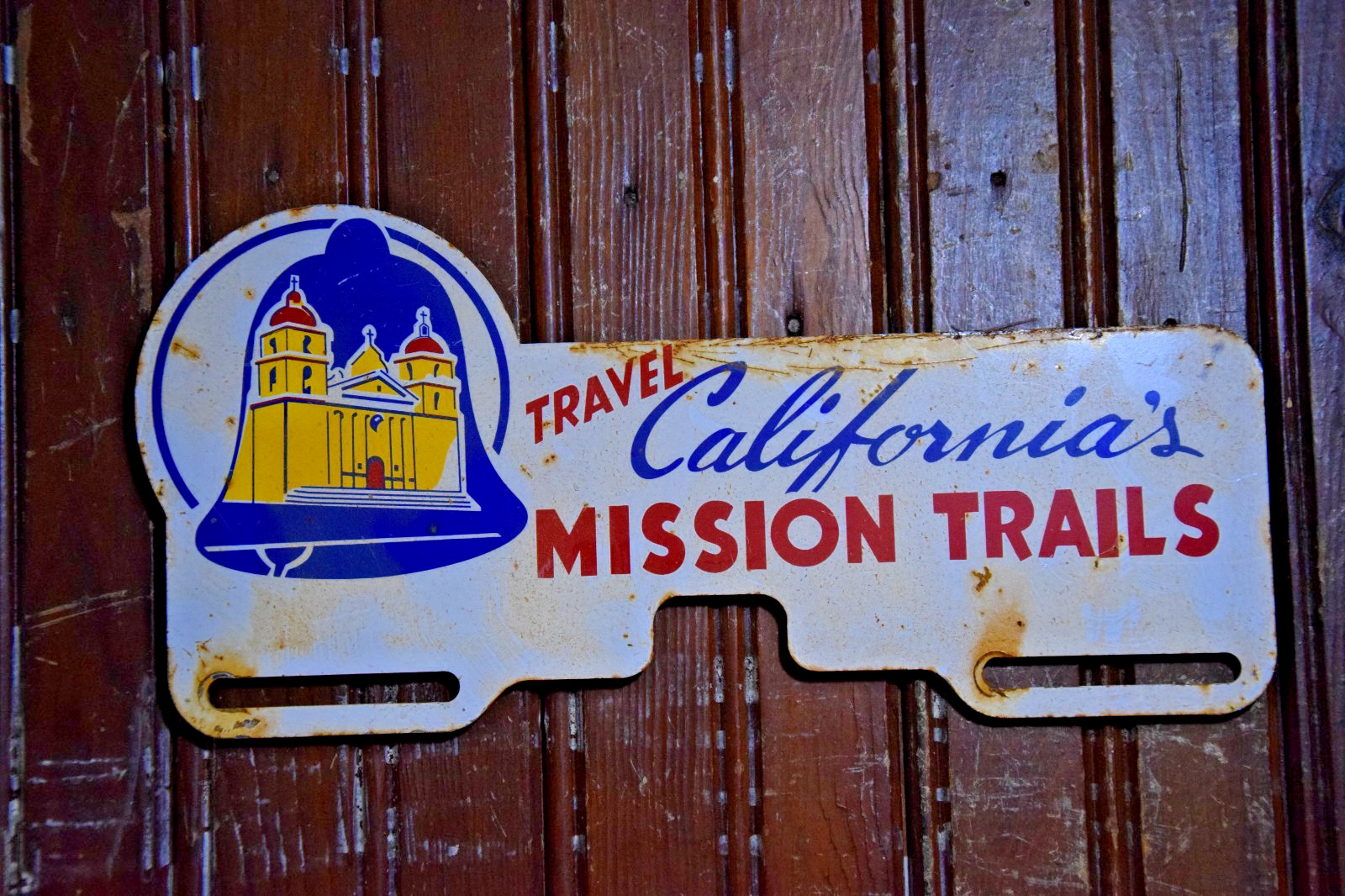 CALIFORNIA MISSION TRAILS PAINTED METAL TOPPER SIGN HOTEL TRAVEL VINTAGE 1950s