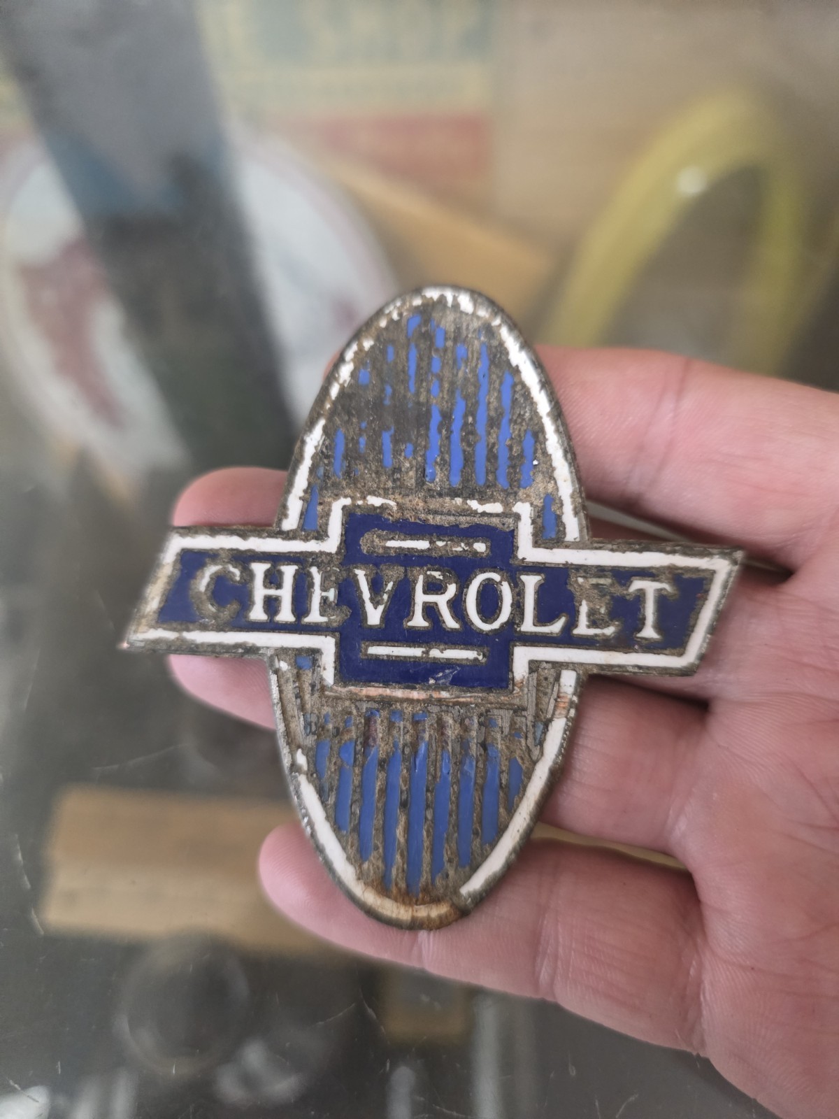 Antique 1930s CHEVROLET CHEVY ENAMEL CAR AUTO RADIATOR BADGE EMBLEM SIGN