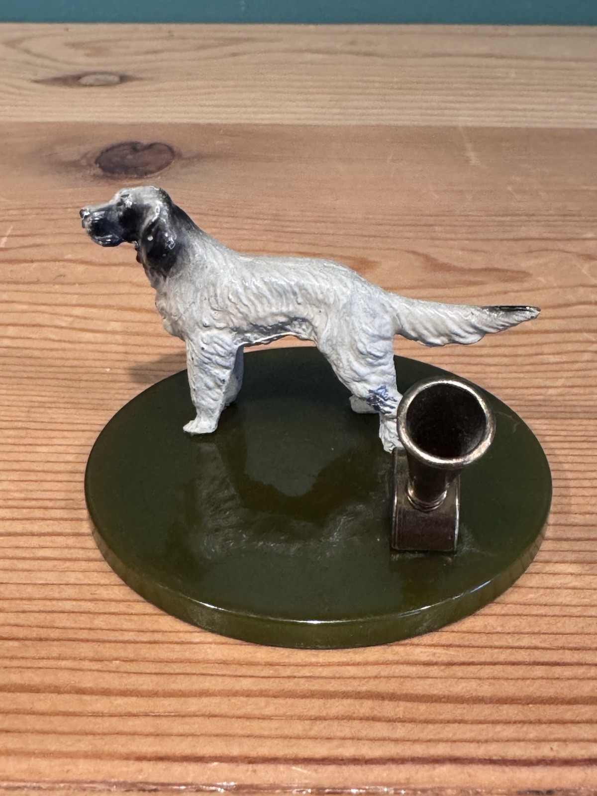 Vintage Green Bakelite & English Setter Dog Pen Stand