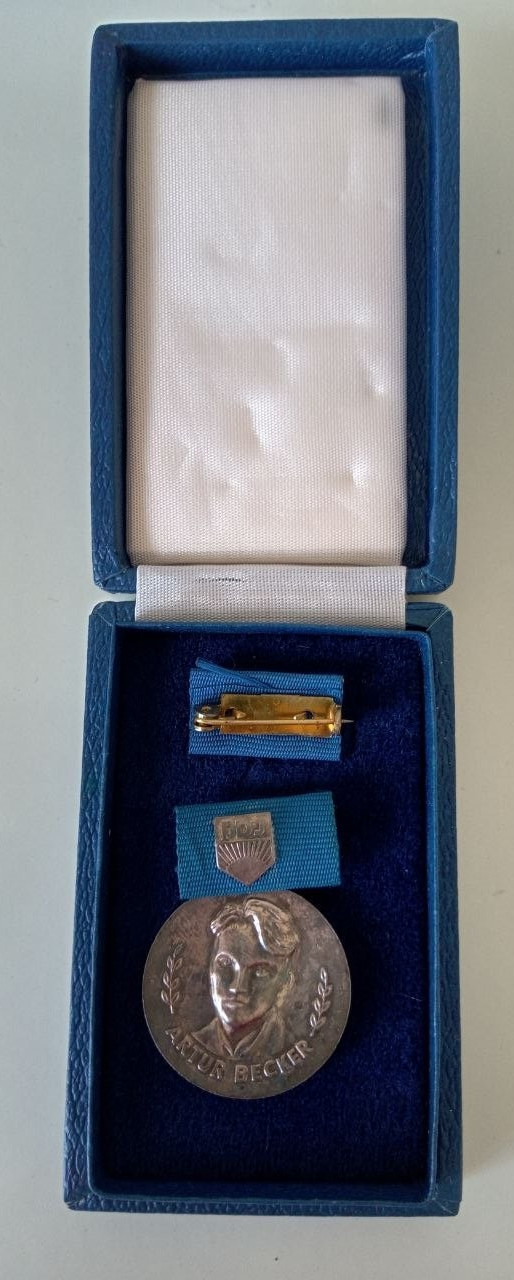Original GDR FJ Arthur Becker Medal in Case