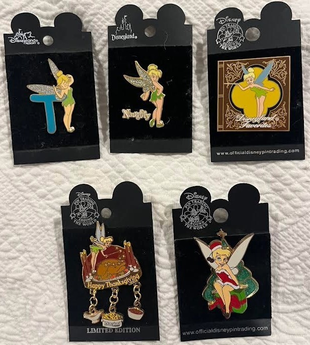 Fine collection including Happy Thanksgiving 2004 Tinker Bell LE Dangle Pin