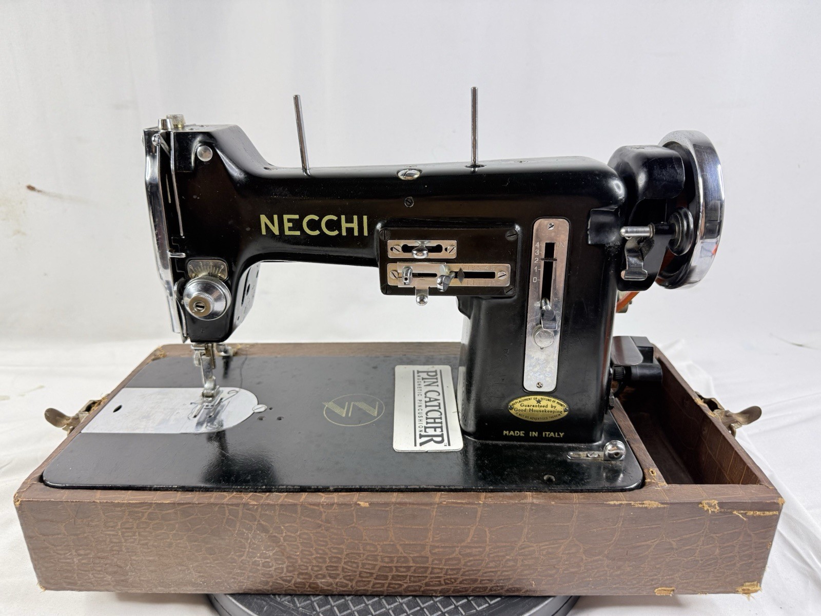 VINTAGE 1950's NECCHI BU NOVA SEWING MACHINE ORIGINAL CASE AND MANUAL 