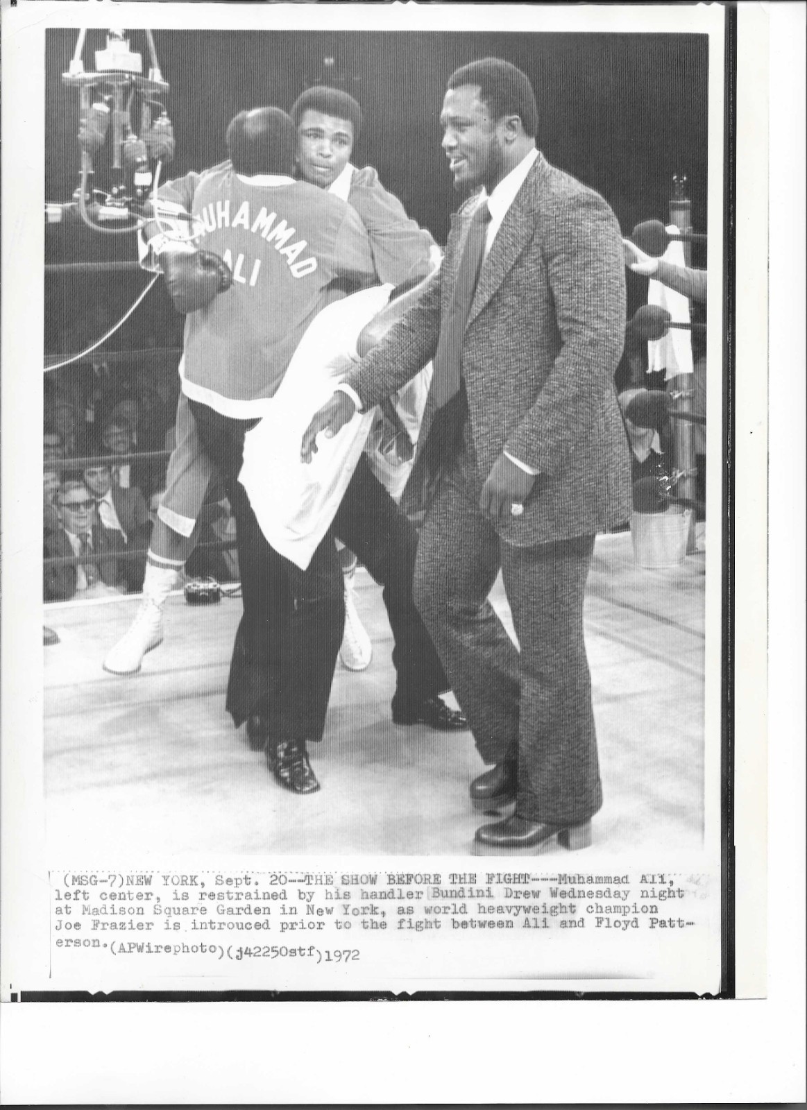 Muhammad Ali 1972 8x10 vintage press photo Floyd Patterson LEMME GET JOE FRAZIER