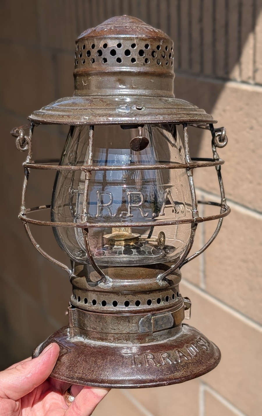 TERMINAL RAILROAD OF ST. LOUIS MM BUCK BB RAILROAD LANTERN X-BASE CAST GLOBE