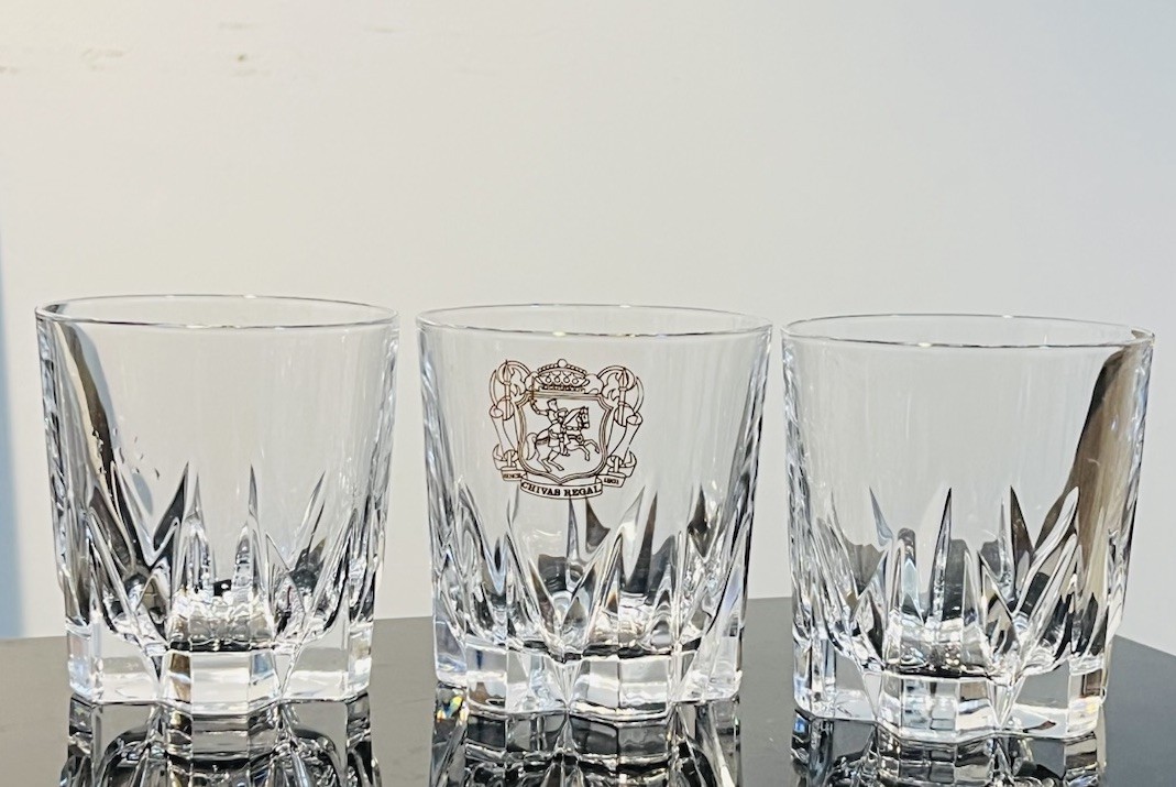 2 VTG Chivas Regal Scotch Whisky Rock Glasses GoldCrest Logo Cut Away Base 8oz