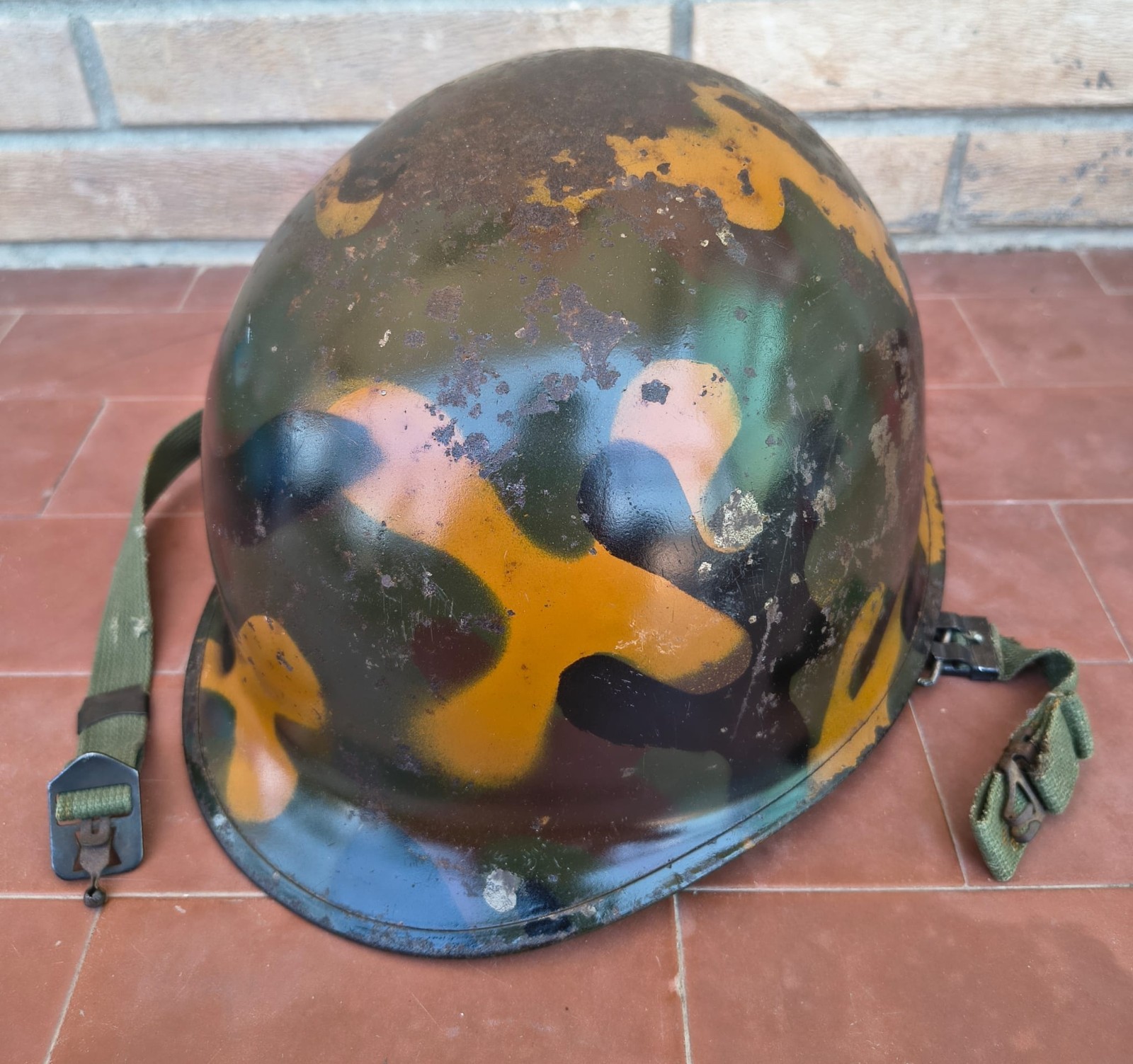 *RARE* 1960s ARVN SOUTH VIETNAMESE CAMO HELMET & LINER VIETNAM WAR CAMOUFLAGE