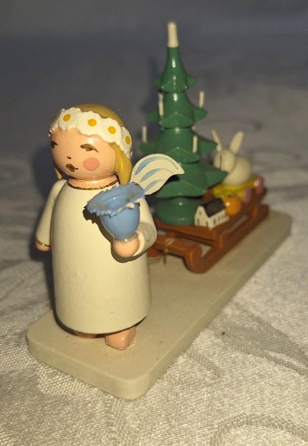 VINTAGE WENDT KUHN ERZGEBIRGE WOODEN ANGEL FIGURINE W/ CHRISTMAS TREE GERMANY