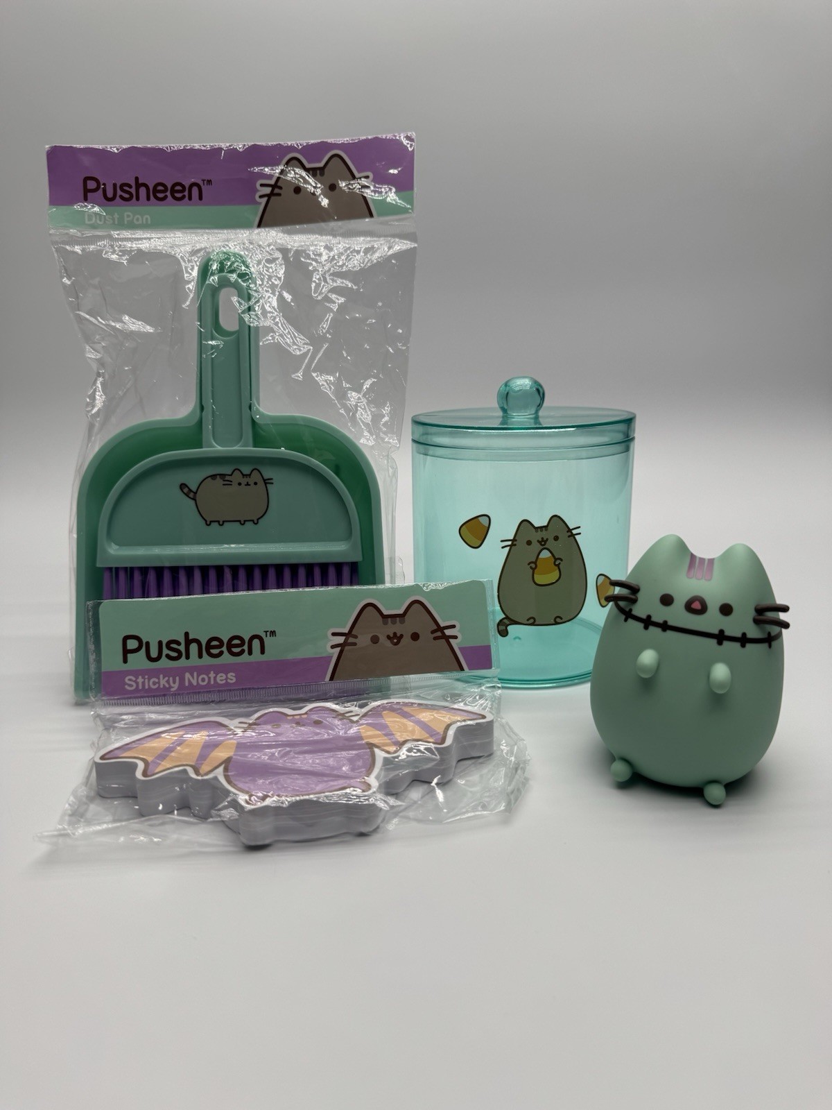 Pusheen Set Dust Pan & Brush, Sticky Notes, Candy Jar, & Vinyl Figure Fall 2019