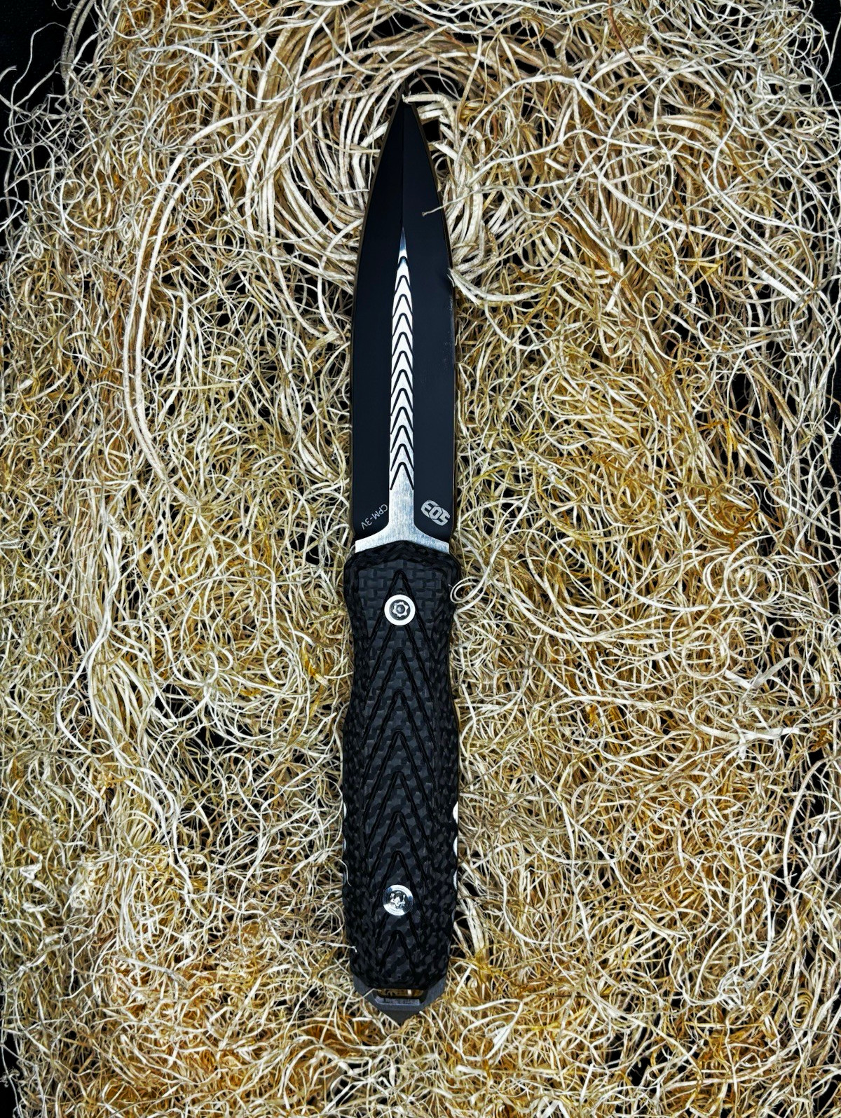 *RARE*-EOS Thresher(Full Size) Dagger-Two-Tone Blade, Carbon Fiber Scales CPM-3V