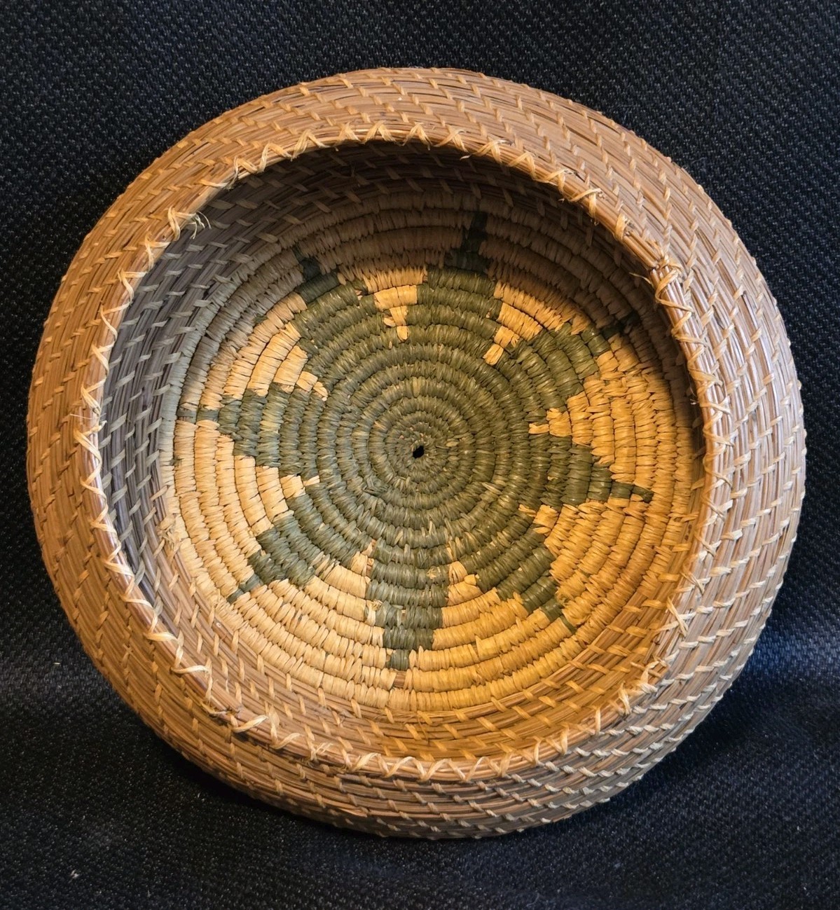 Vintage Handwoven Pine Needle Basket 8x2.5