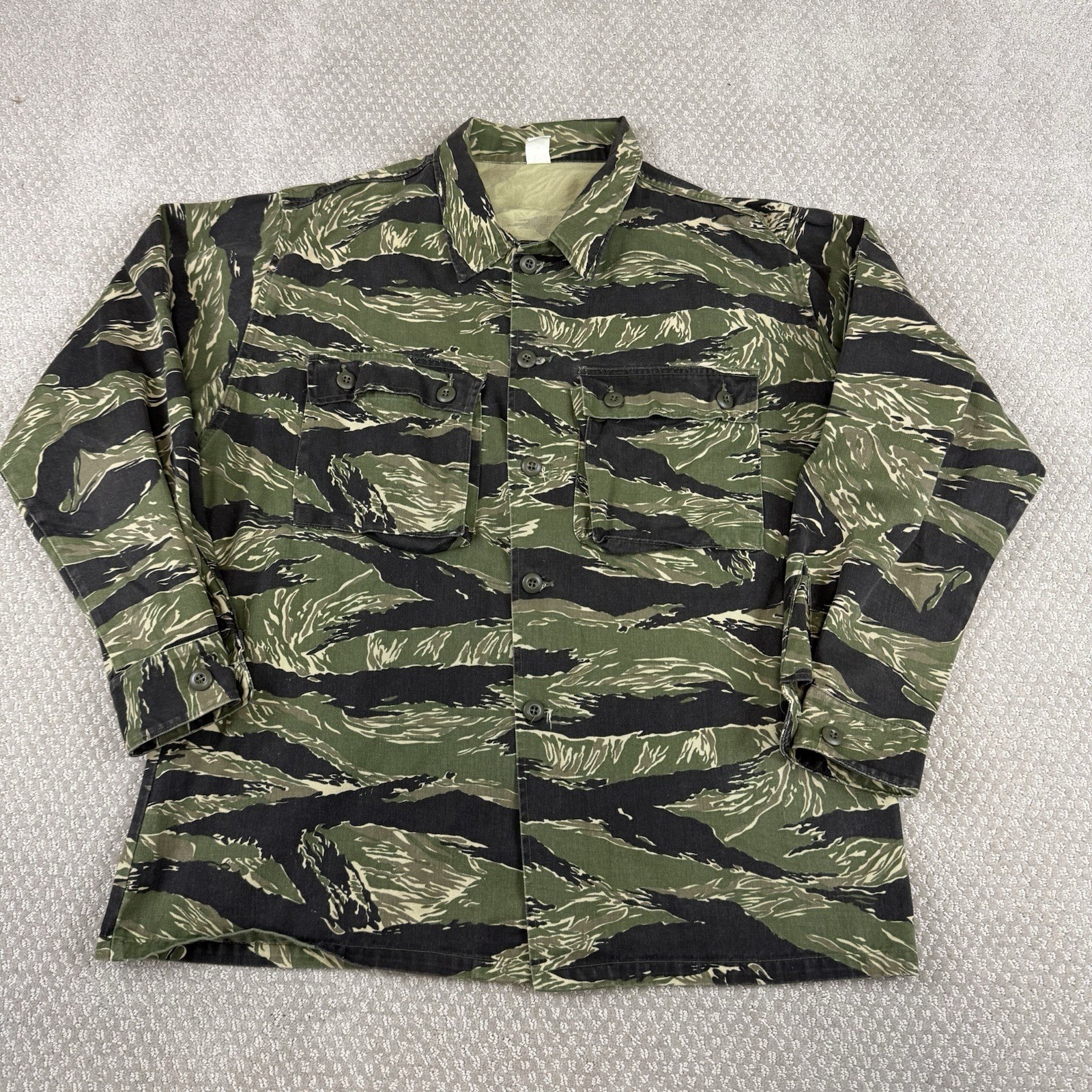 Vintage US Army Tiger Stripe Camo Fatigue Combat Shirt Jacket Mens Large Rare L