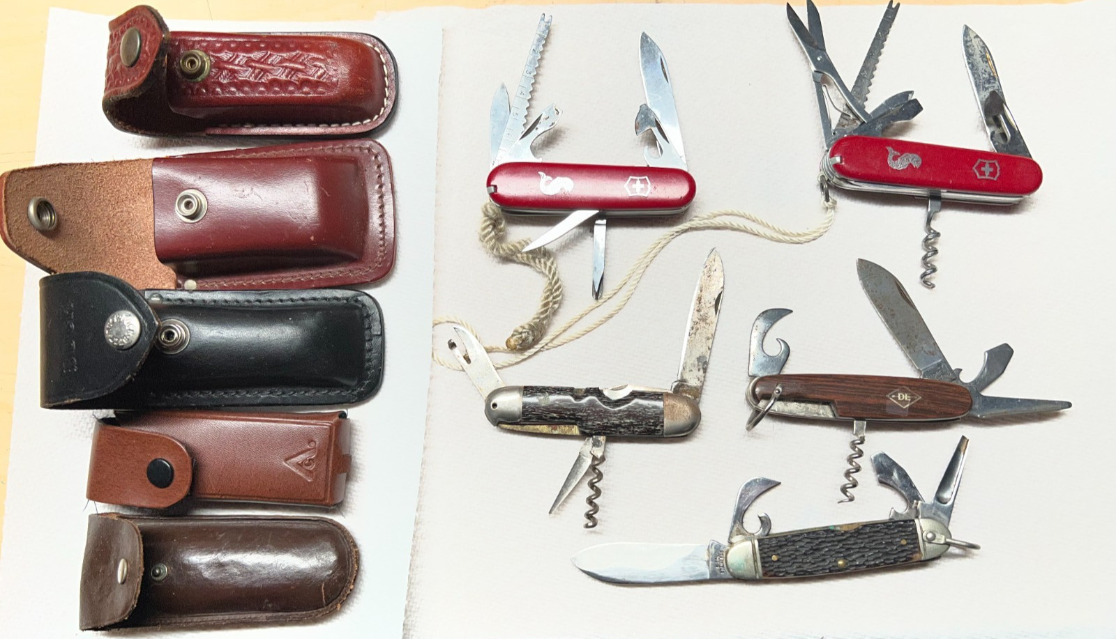 Swiss ArmyFishermanX2/Imperial Ireland/Western Knives and leather cases lot of 5