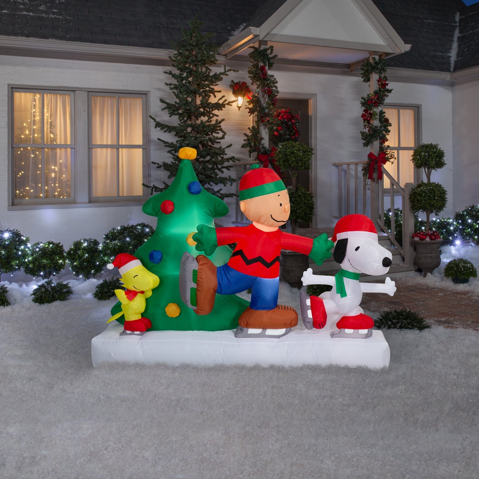 6.5 FT INFLATABLE PEANUTS CHARLIE BRO, SNOOPY  ICE SKATING SCENE W AIRBLOWN