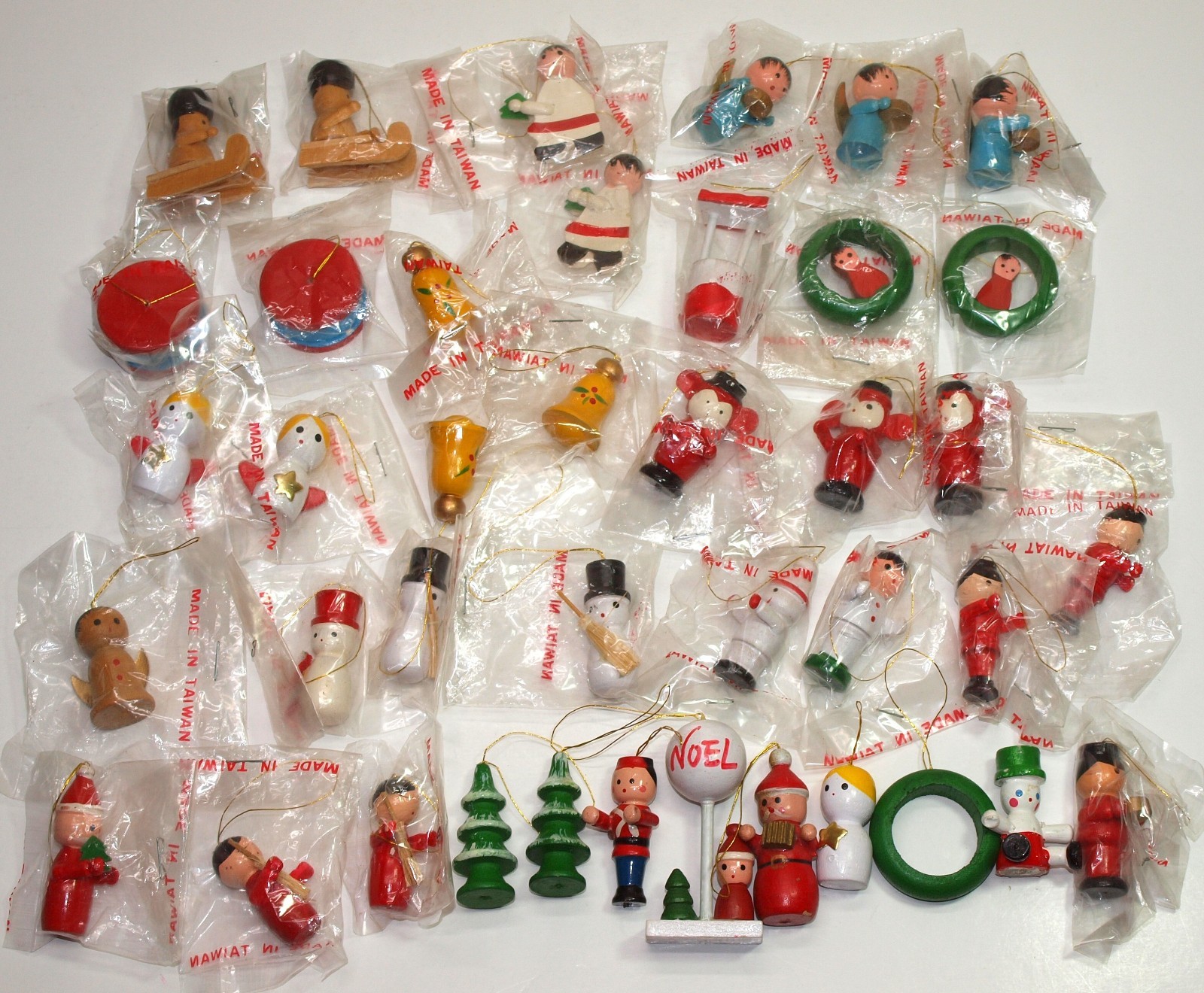 VTG Christmas Lot of 37  Miniature WOODEN Ornaments * Taiwan * Original Packages