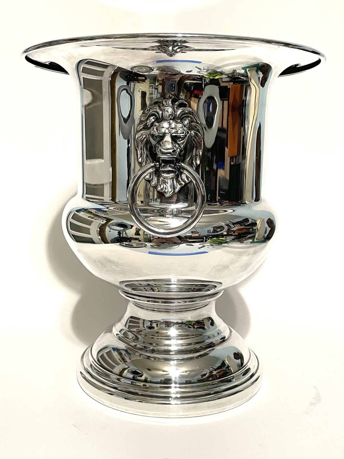 Wallace Silver-plated Champagne ice bucket with lion's head handles