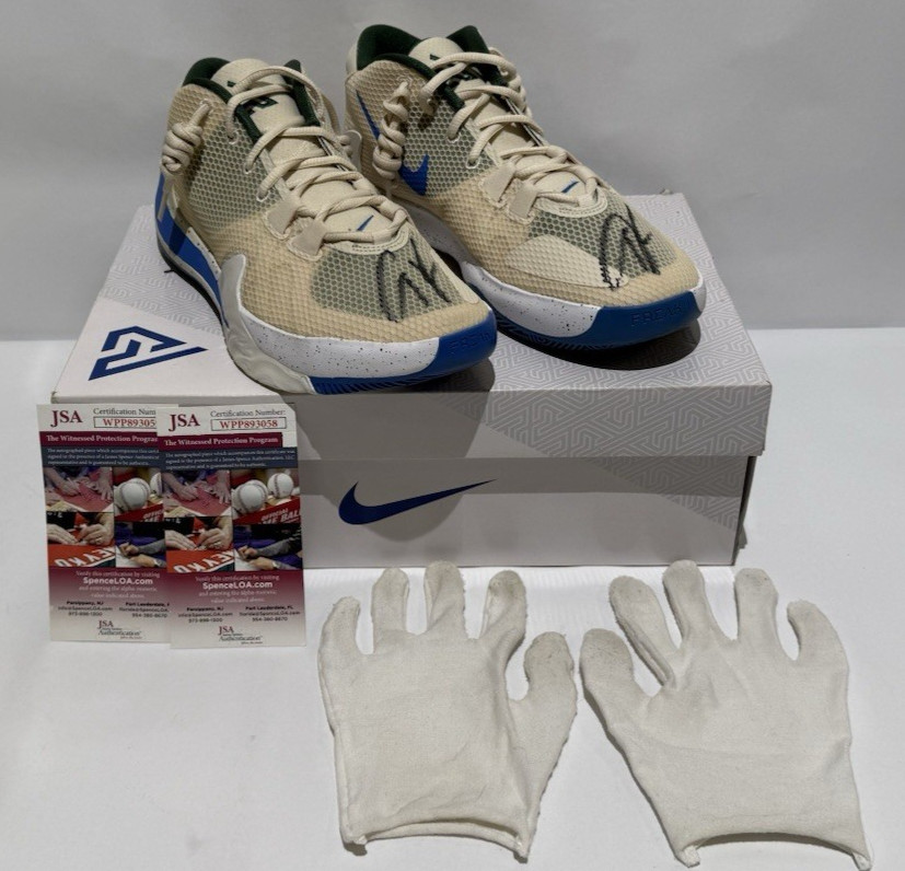 Giannis Antetokounmpo Signed Shoe Nike Zoom Freak 1 w/COA