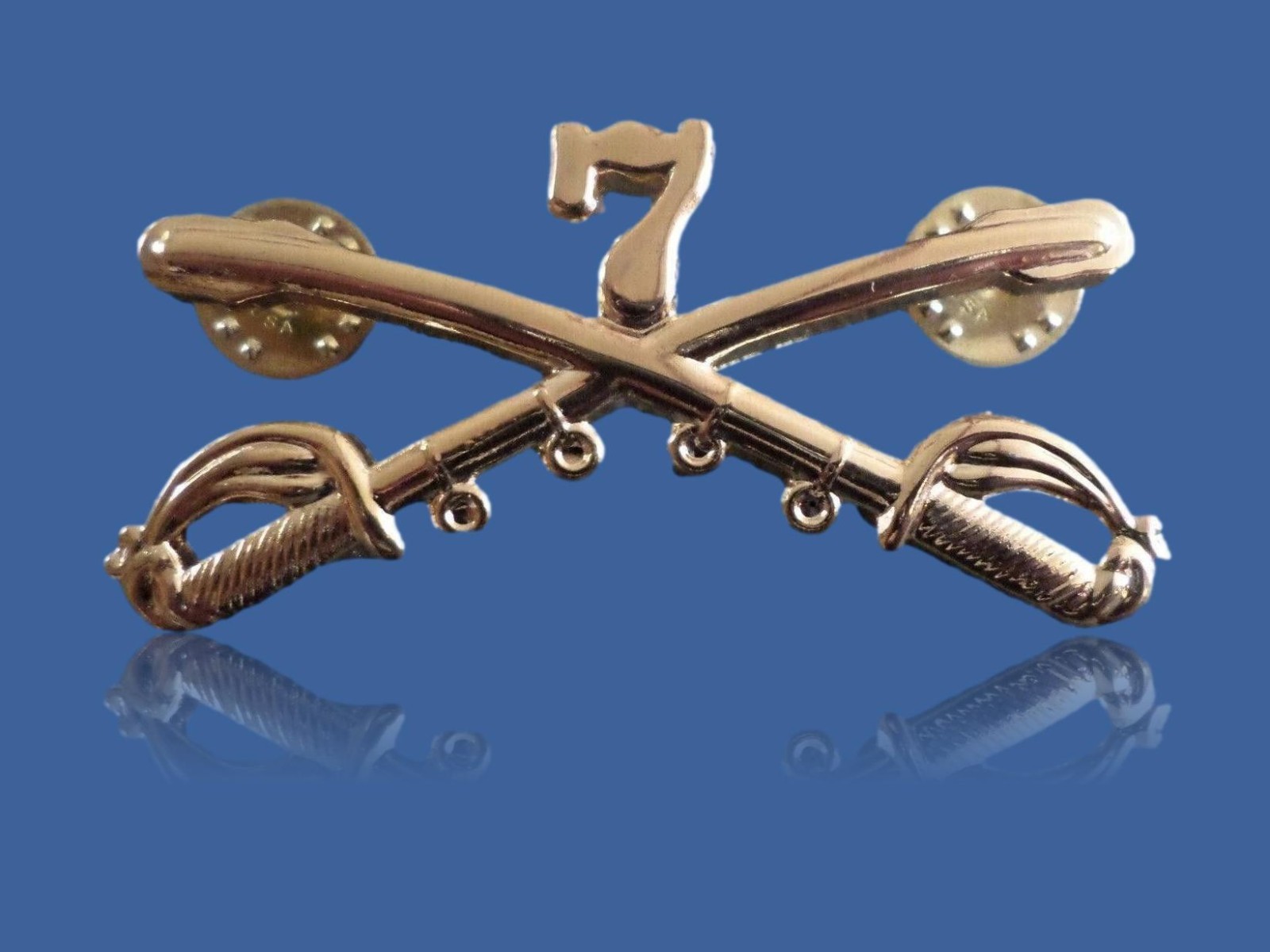 U.S MILITARY 7th CAVALRY METAL HAT BADGE PIN CROSSED SABERS SWORDS GEORGE CUSTER