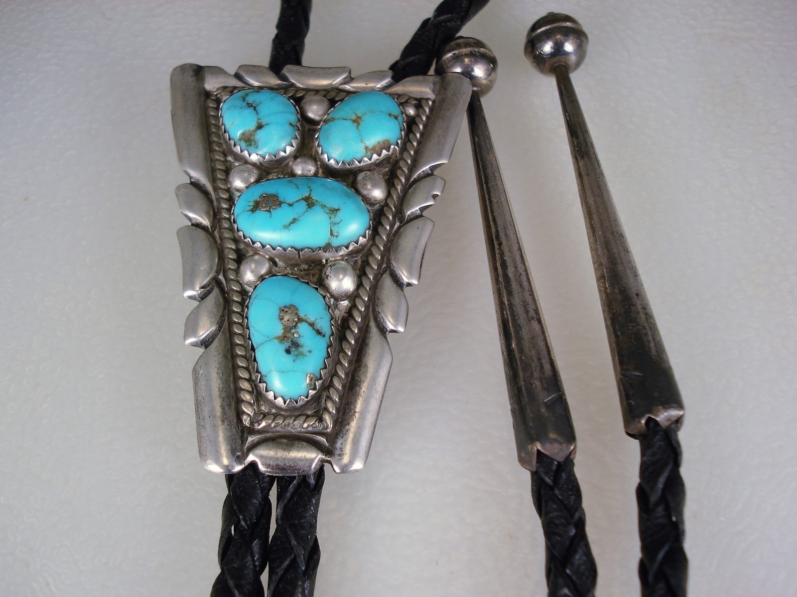 VINTAGE NAVAJO STERLING SILVER & TURQUOISE BOLO TIE