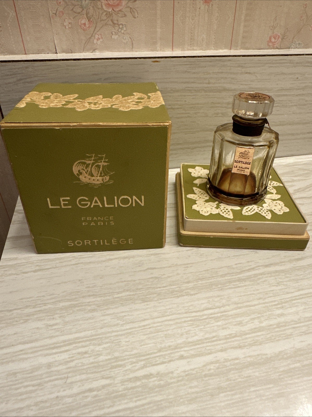 Vintage 1960's SORTILEGE LE GALION 1/3 oz Parfum France Paris Presentation Box