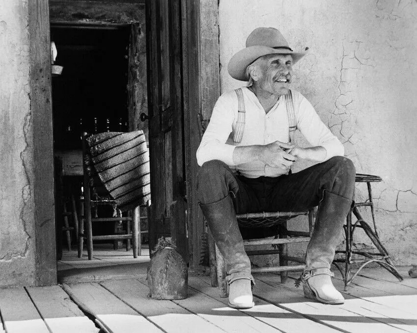 Lonesome Dove Robert Duvall Sitting In Porch Classic Film 4x6 Picture Celebrity