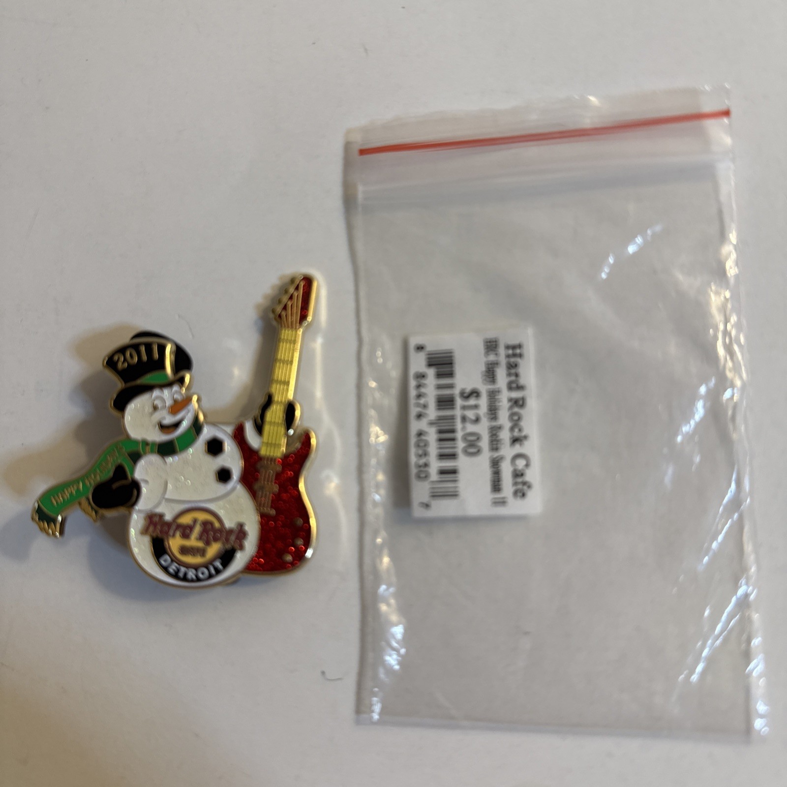 Hard Rock Cafe Pin HRC Detroit Christmas 2011 Happy Holidays Rockin Snowman