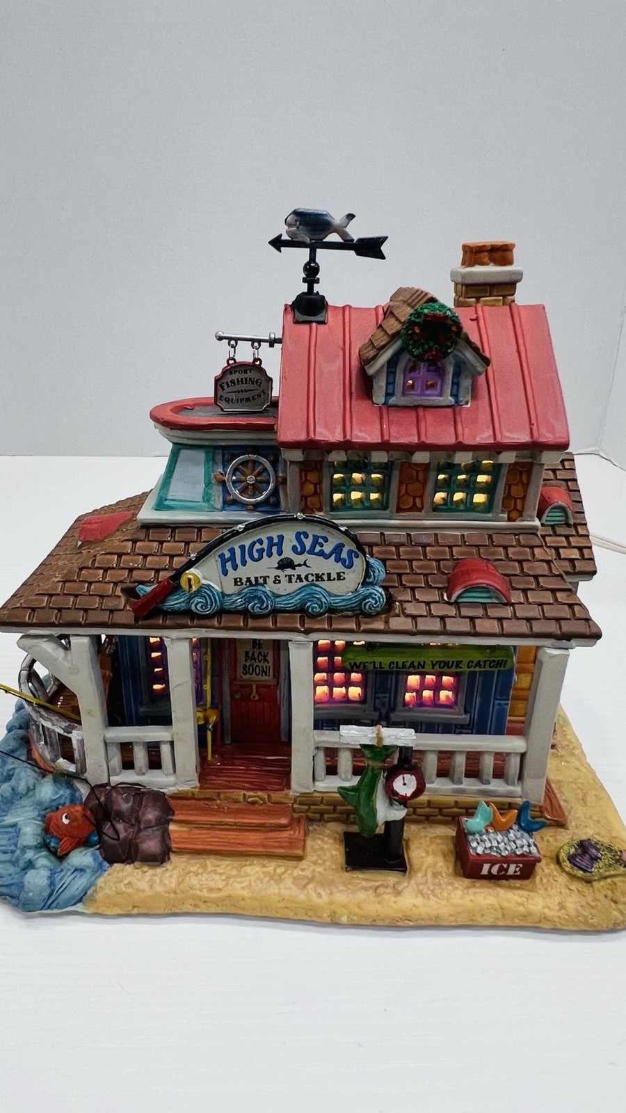 Lemax Plymouth Corners “ High Seas Bait & Tackle Shop” 25361  RARE & NEW 