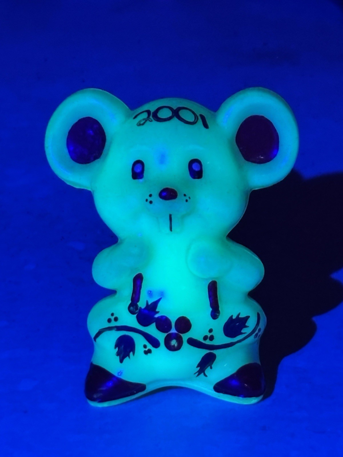 Boyd Glass Willie the Mouse Figurine Christmas 2001 LTD Ed. #144/200 UV GLOW