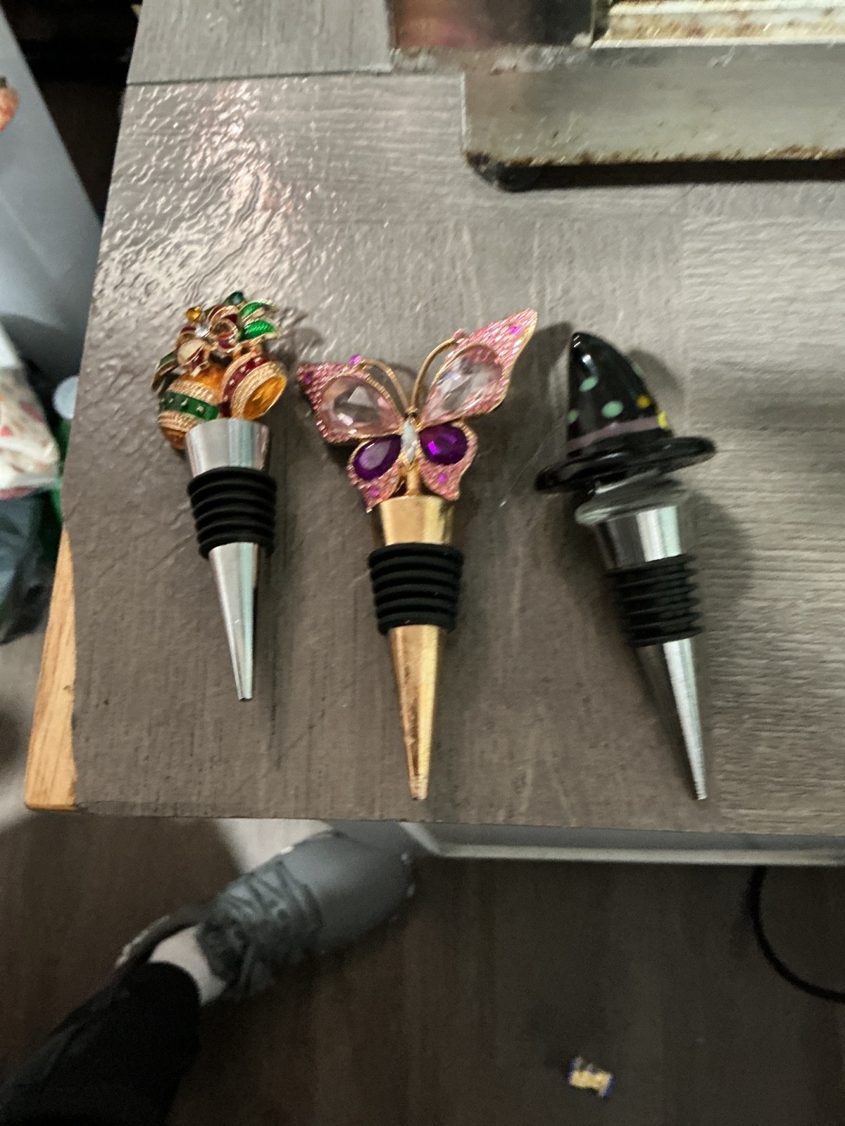 3 wine toppers