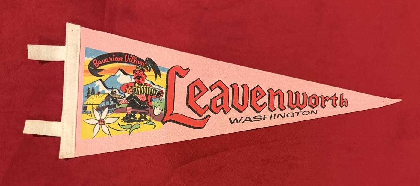 Vintage Leavenworth Washington 16.5 Inch Travel Pennant German Bavarian Village