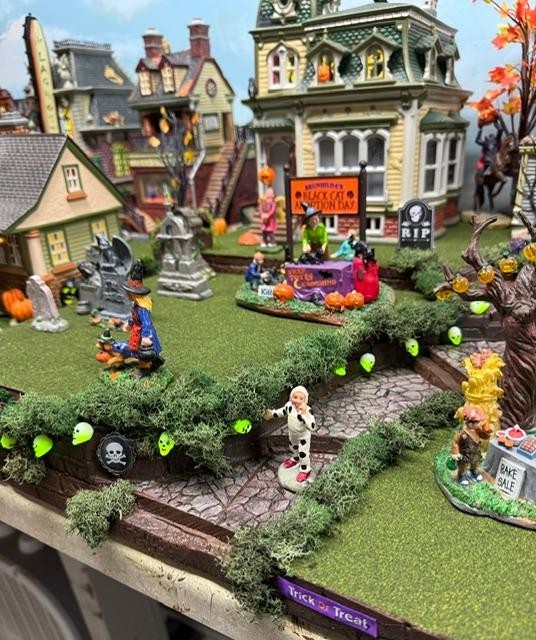 LIGHTED Skulls Halloween Village Display Base 43x21.5 for Dept 56 Lemax– Phantom