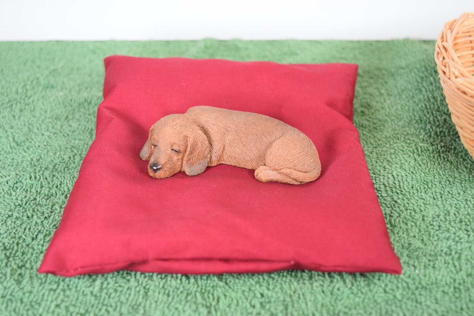 Sandicast Sculptures Stretch S15 with beanie bed. In excellent condition.
