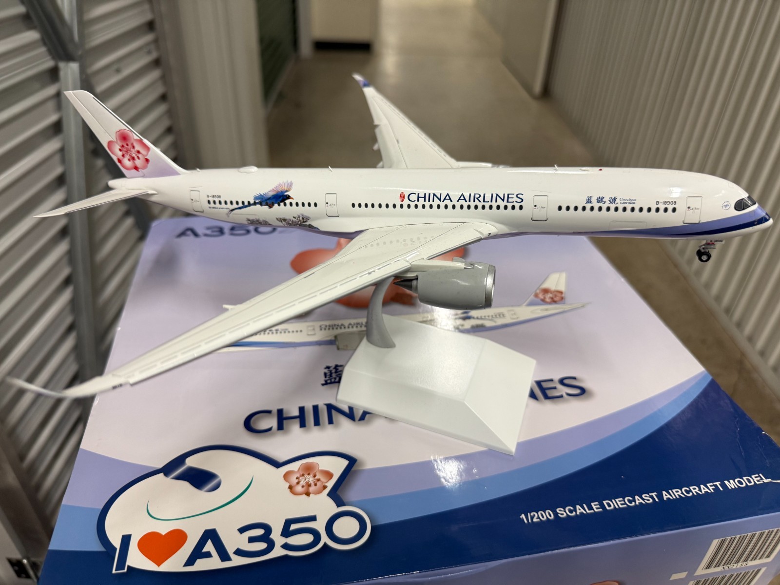 China Airlines Urocissa Carulea A350-900 Flaps Down Scale 1/200 JC Wings