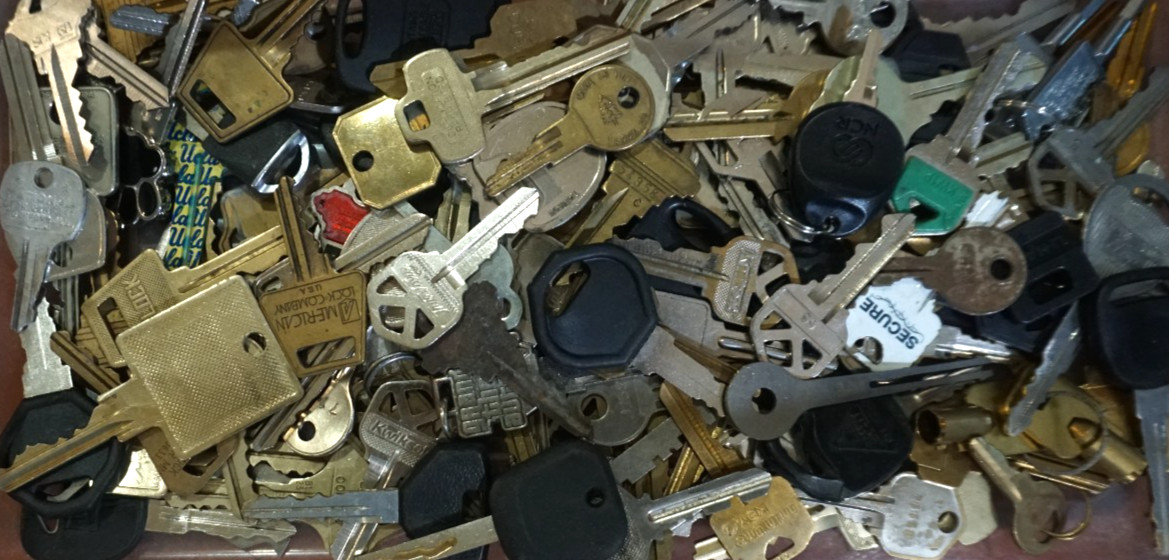 Nice lot of keys 3 LBS