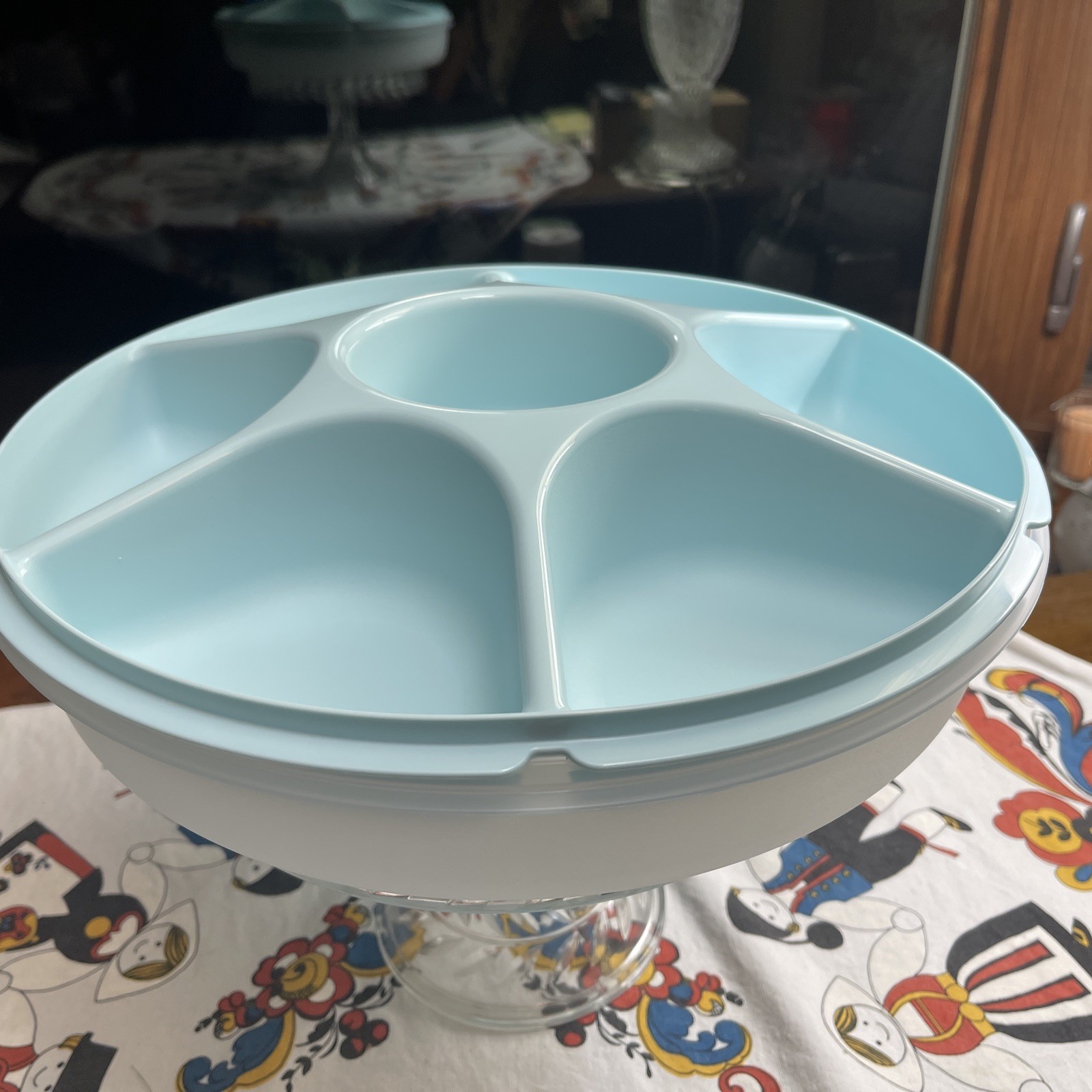 New Tupperware Serving Center- 6 Compartments