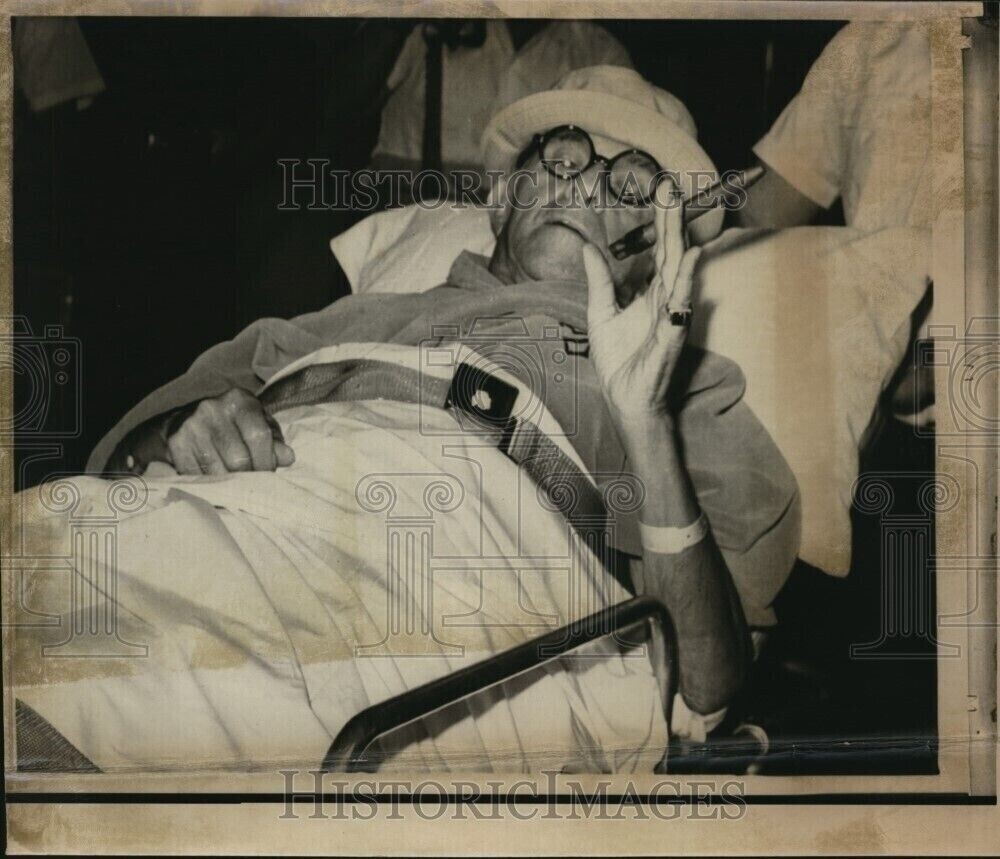 1974 Comedian George Burns 79 In Los Angeles Hospital 9X8 Historic Vintage Photo