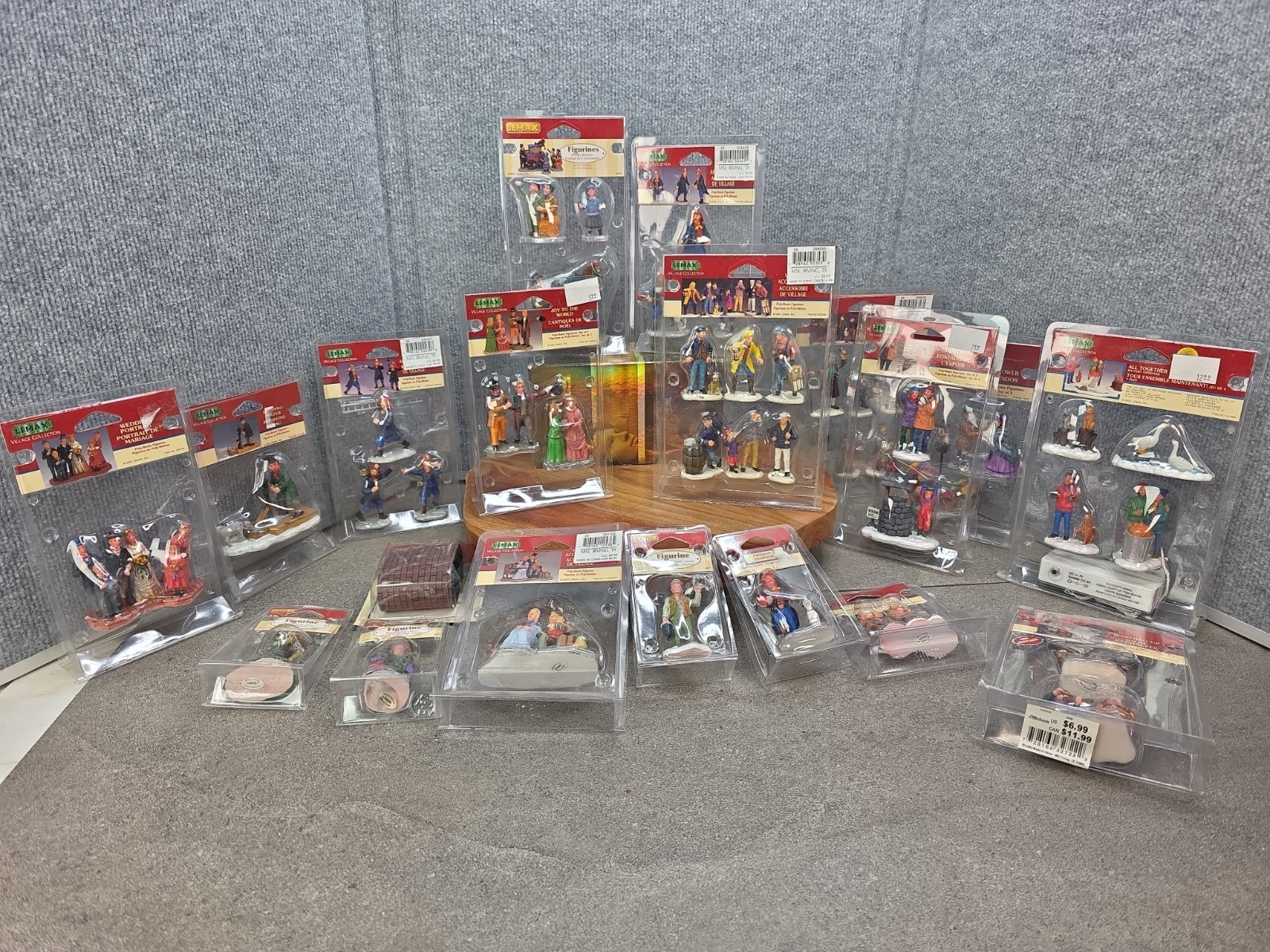 LEMAX FIGURINE LOT OF 20+ Pieces VILLAGE CHRISTMAS Vintage New