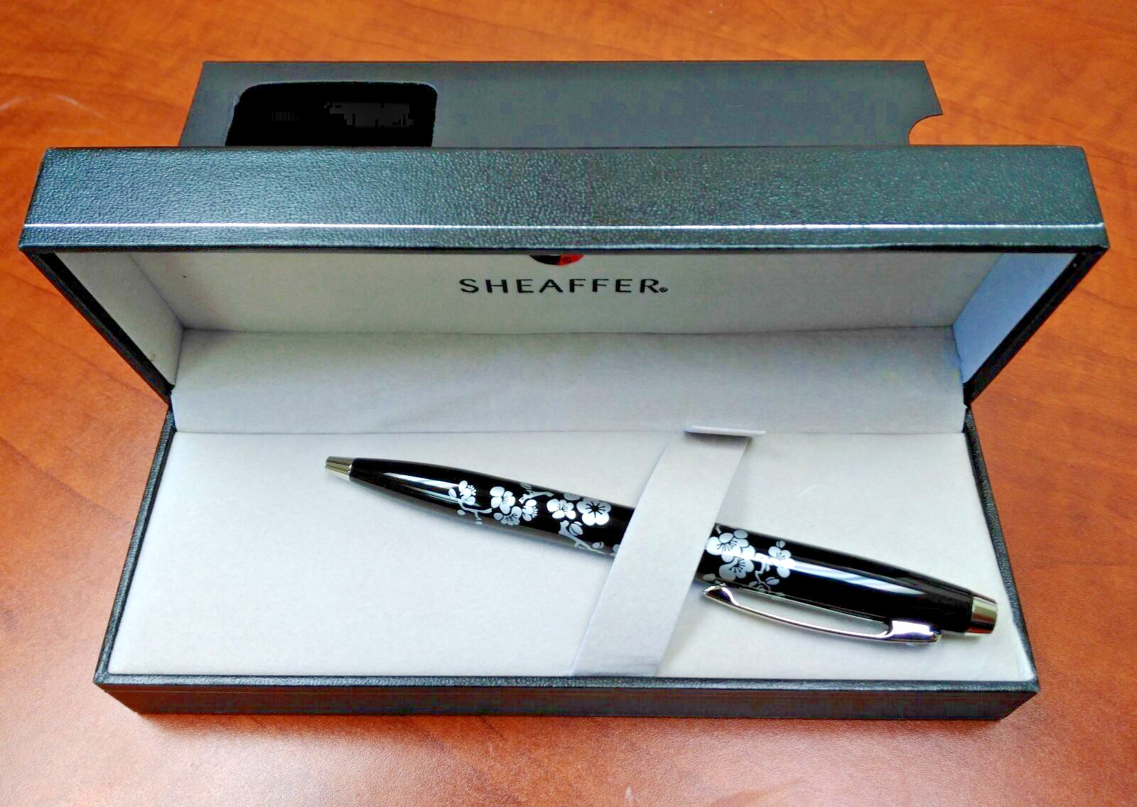 Sheaffer 100 Friends of Winter - Plum Ballpoint Pen 100% Authentic -- BOX DAMAGE