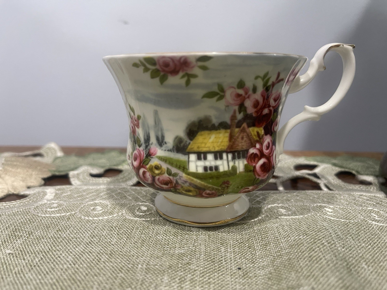 Royal Albert Country Scenes Cup Rose Cottage Bone China England