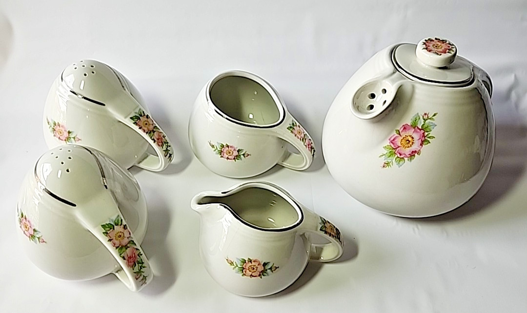 Vtg 1940\'s Hall\'s Kitchenware Tea Set Rose #658 Teapot S&P Creamer Sugar EUC