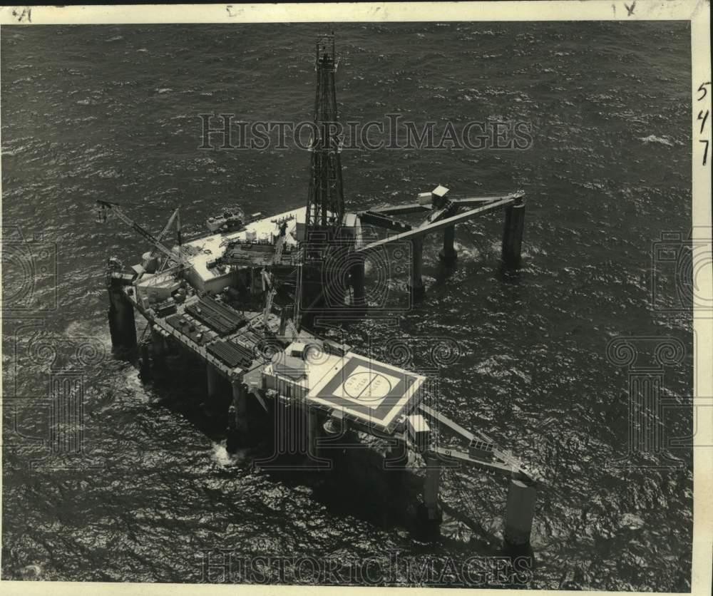 1977 Press Photo Offshore oil drilling platform - noc01143
