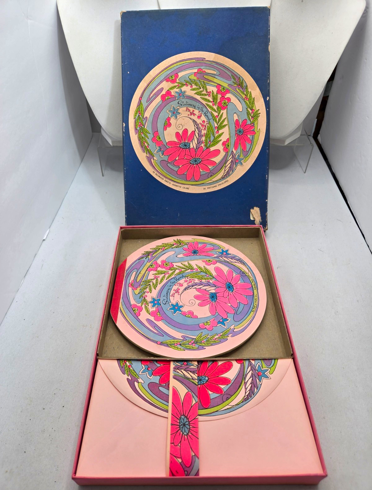 Vintage 1970s Stationery in the Round Pratt & Austin Round Floral Paper Set Box