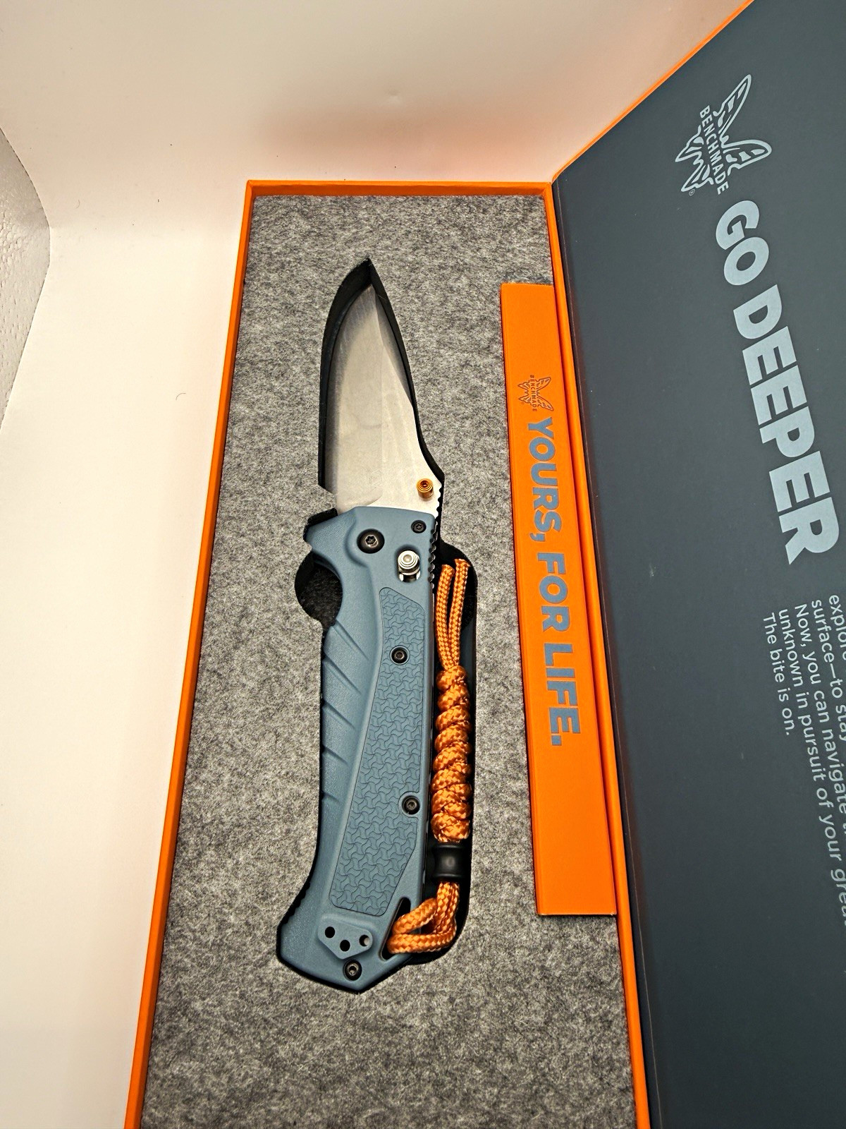 Benchmade Adira Drop Point Plain Edge Axis Lock Pocketknife