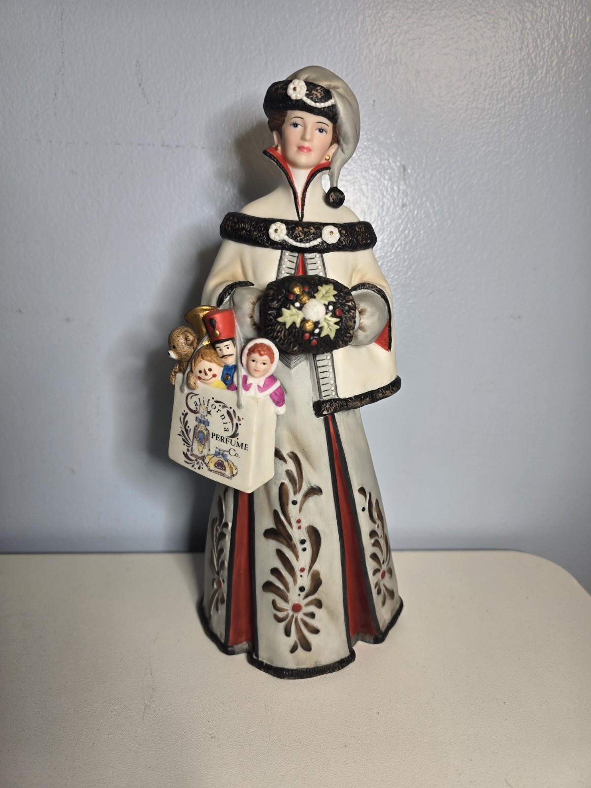 Vintage 1999 Avon Mrs. Albee President Award Porcelain Figurine 9.5