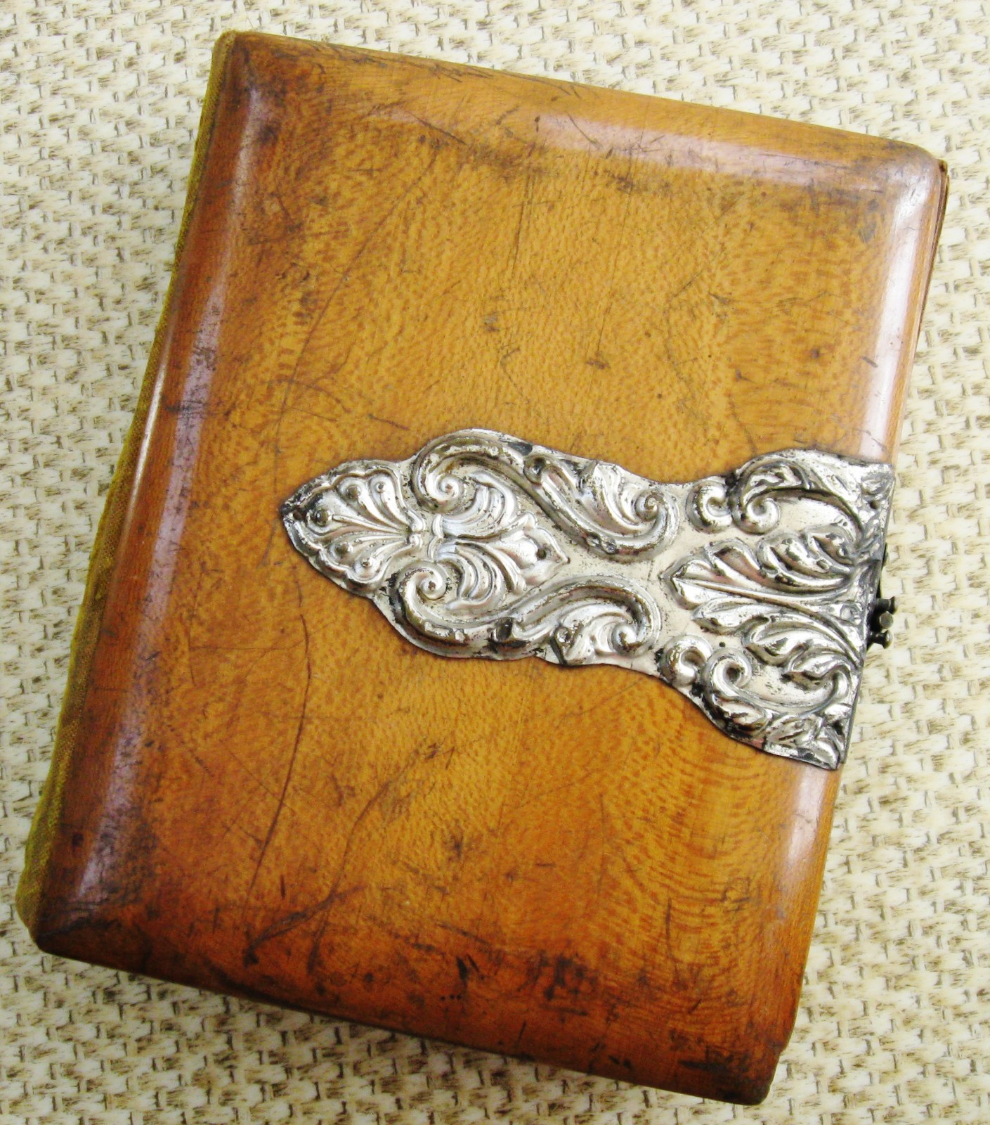 EMPTY ANTIQUE  PHOTO ALBUM WITH WOOD FRONT COVER HAS ROOM FOR 36 CABINET PHOTOS