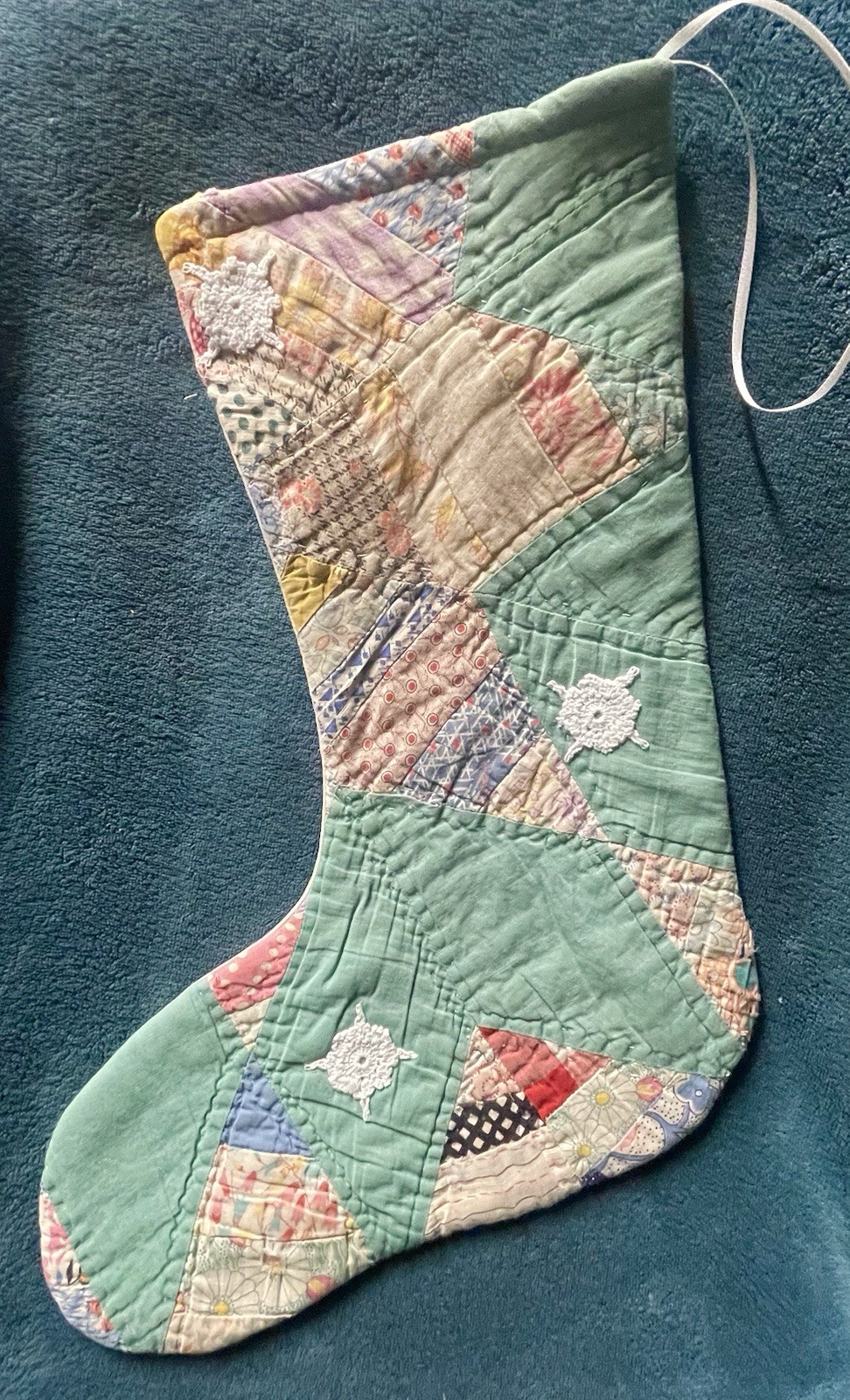 FABULOUS ANTIQUE VINTAGE CUTTER QUILT CHRISTMAS STOCKING GREEN  & MULTI 26-55
