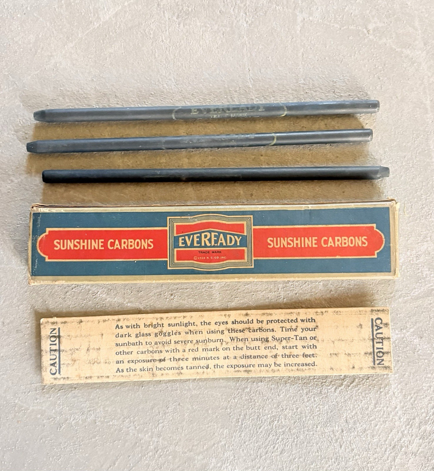 Vintage 1920s Eveready Sunshine Carbons Carbon Arc Lamp Replacement Rods Box